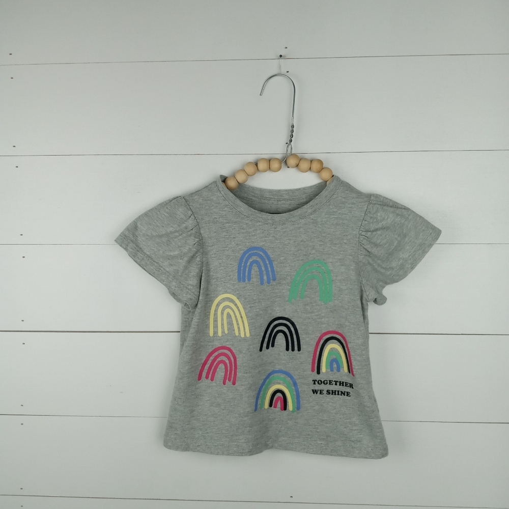 Baby Gap girls size 5T light gray rainbow design pleated sleeve top